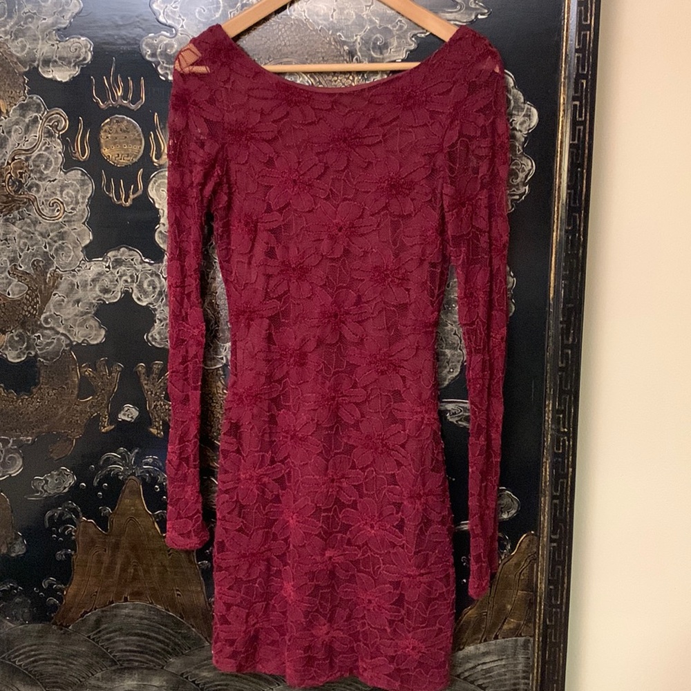 Soprano M red lace dress. Long sleeve.